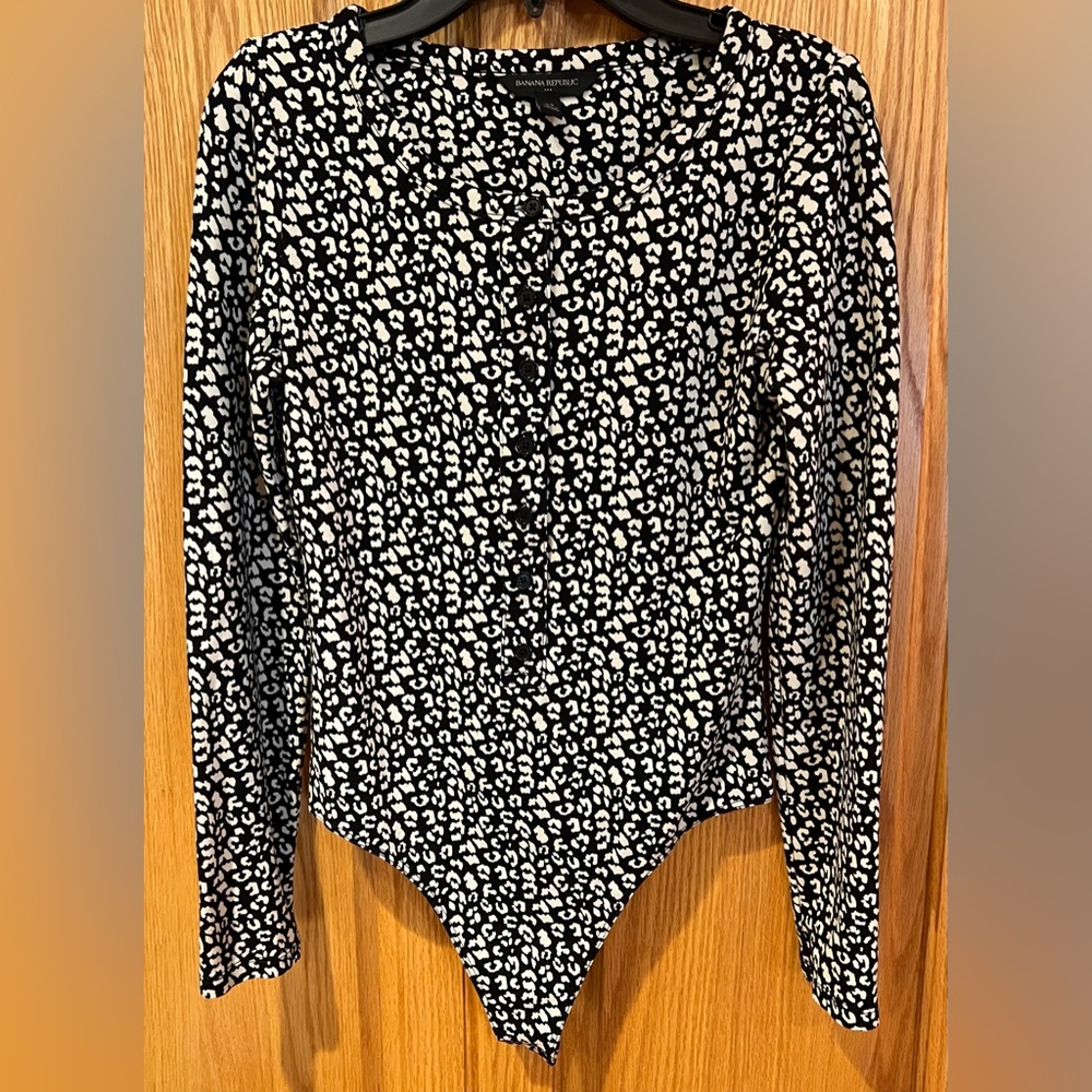 Banana Republic Factory Long Sleeve Black Leopard Print‎ Bodysuit Top Size XS